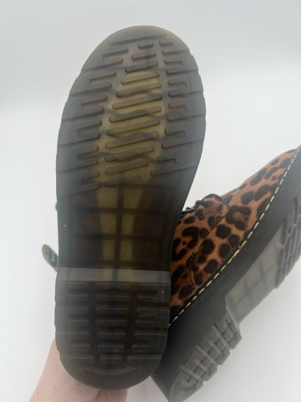 Dr. Martens Leopard Print Suede 7 Eye Lace Up Boots Women’s Size 7 AirWair - Picture 11 of 13